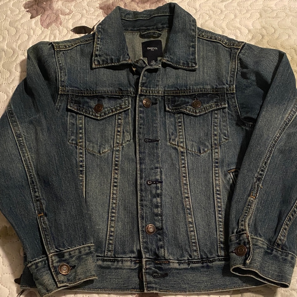 Gap kids denim jacket size M 8-9 y.